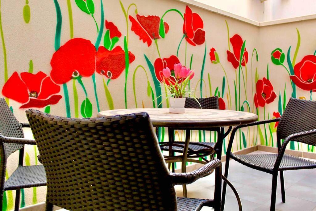 Апартаменты Downtown Jinetes Deluxe With Pool & Free Parking Малага Экстерьер фото