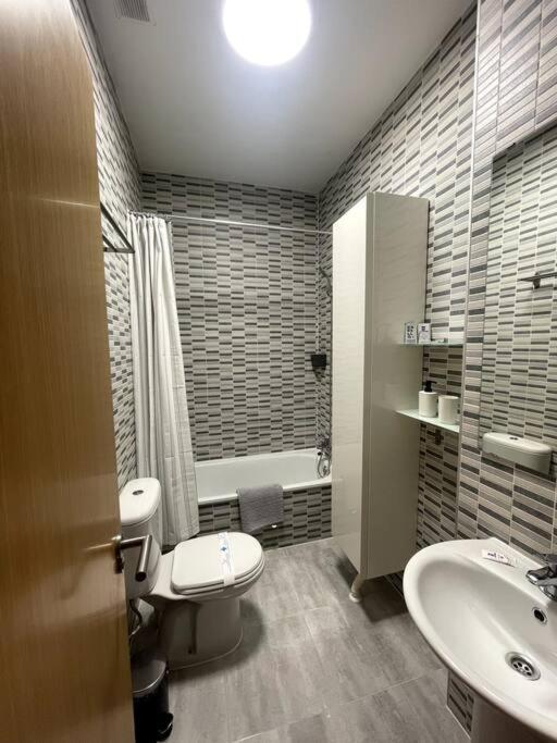 Апартаменты Downtown Jinetes Deluxe With Pool & Free Parking Малага Экстерьер фото